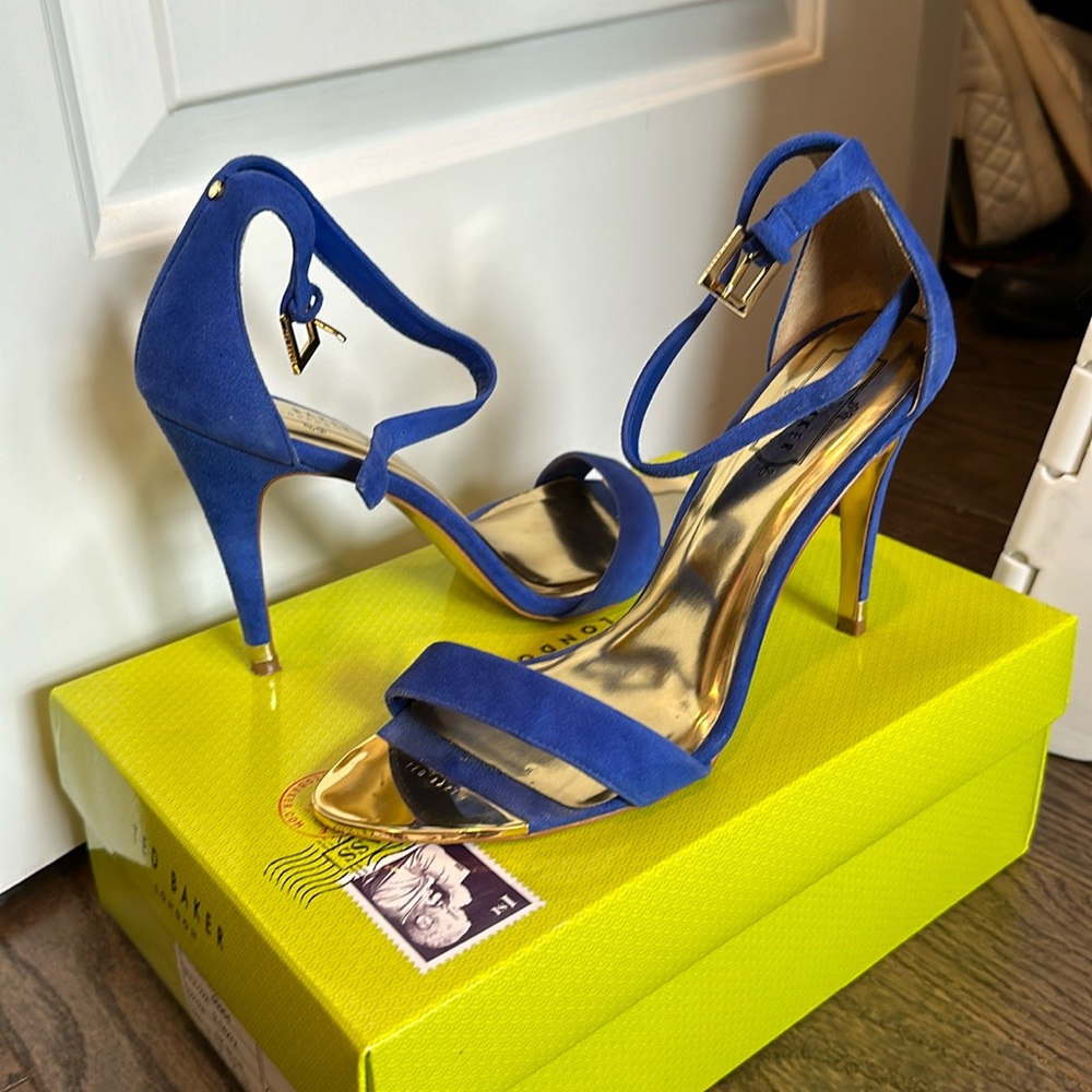Ted Baker Julianna’s Dk Blue suede heels size 8.5 (39.5)